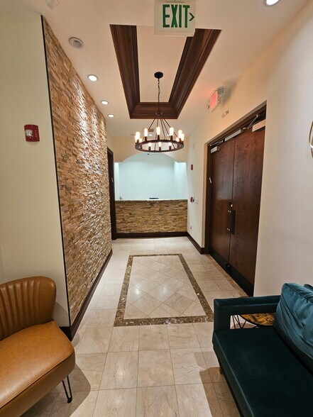 More Photos Of 134 S Dixie Hwy, Hallandale Beach Office For Lease