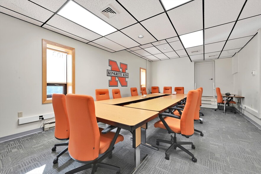 More Photos Of 2014 Laubach Ave, Northampton Office For Sale