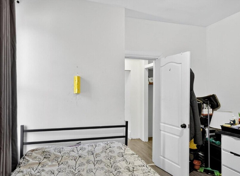 More Photos Of 271 Thomas St, Peterborough Apartments For Sale