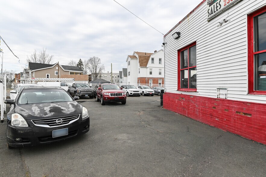 More Photos Of 385 New Park Ave, Hartford Auto Repair For Sale
