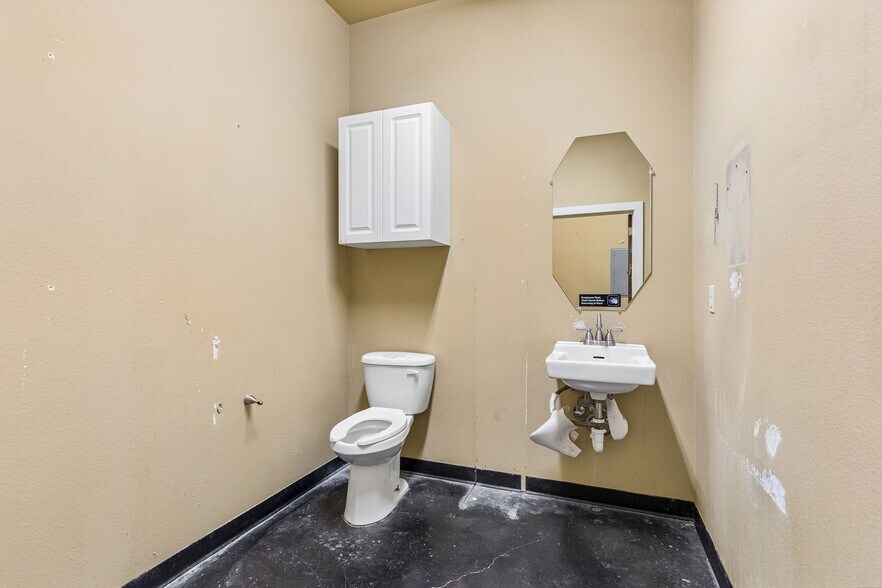 More Photos Of 207 E Byron Nelson Blvd, Roanoke Storefront Retail Office For Sale