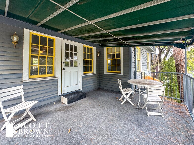 More Photos Of 821 N Locust St, Denton Restaurant For Sale