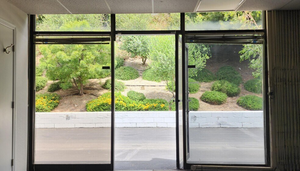 More Photos Of 5115 Douglas Fir Rd, Calabasas Warehouse For Lease