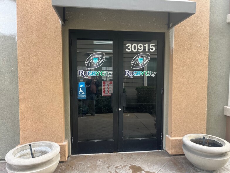 More Photos Of 30901-30915 Union City Blvd, Union City Storefront Retail Office For Sale