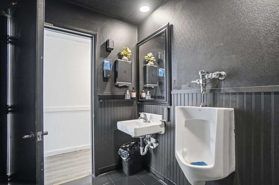 More Photos Of 1256 Columbus Rd, Granville Restaurant For Sale