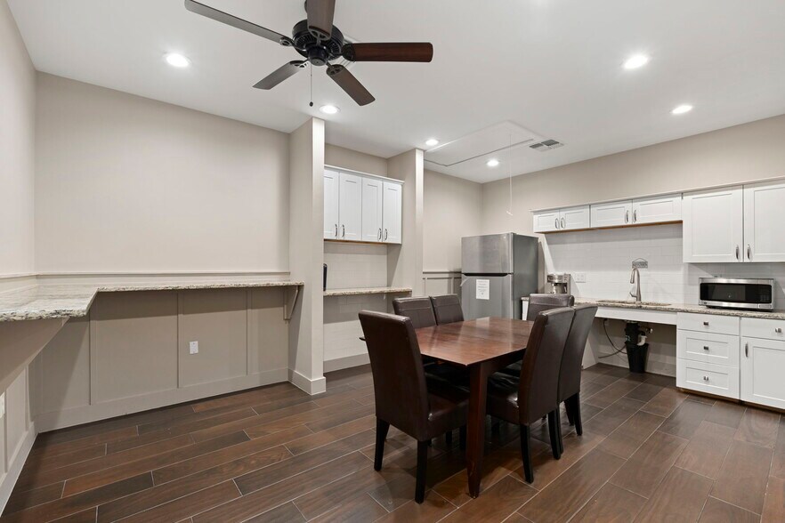 More Photos Of 9518 Tioga Dr, San Antonio Office For Sale