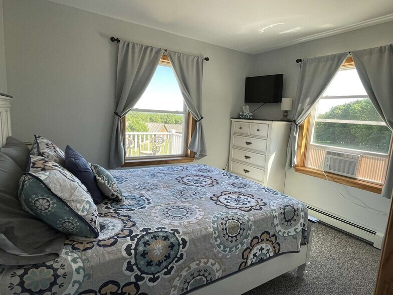 More Photos Of 446 Maples Rd, Milford Hotel For Sale