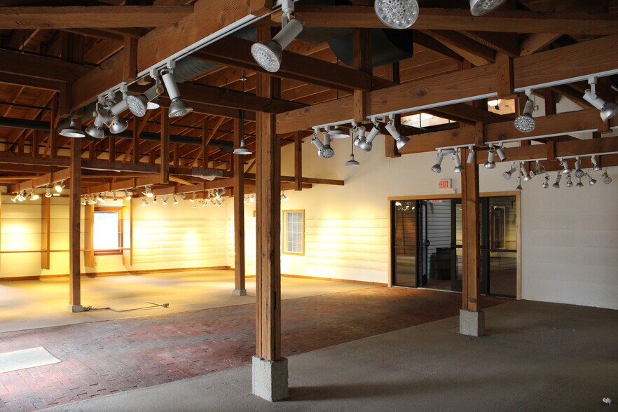 More Photos Of 310-340 Water St, Excelsior Freestanding For Lease