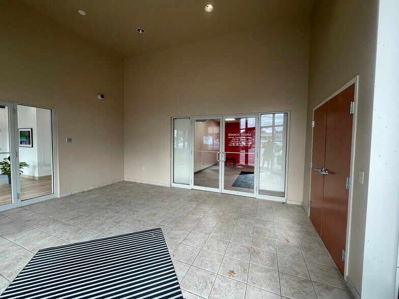 More Photos Of 34465 Euclid Ave, Willoughby General Retail For Lease