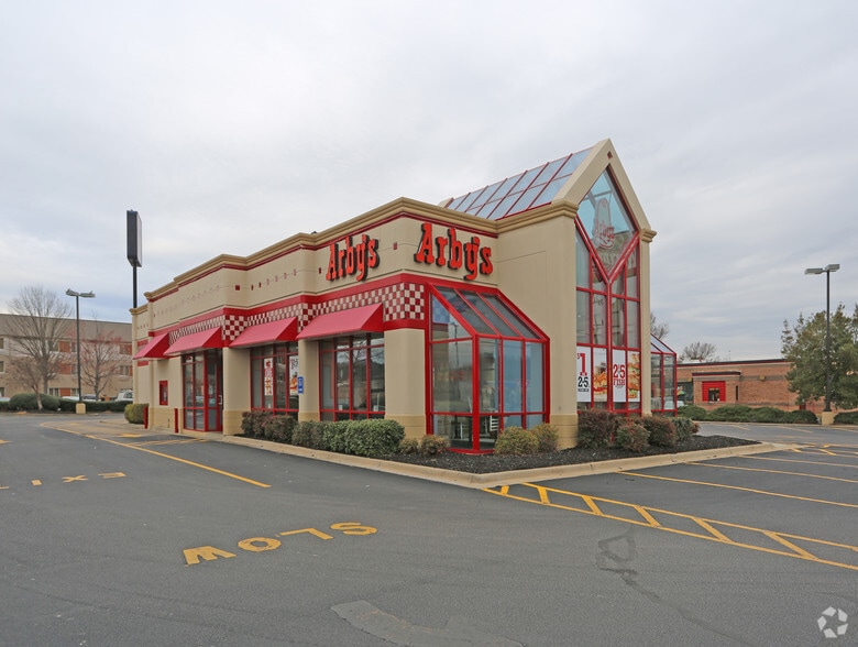 Primary Photo Of 571 Cahaba Valley Rd, Pelham Fast Food For Lease