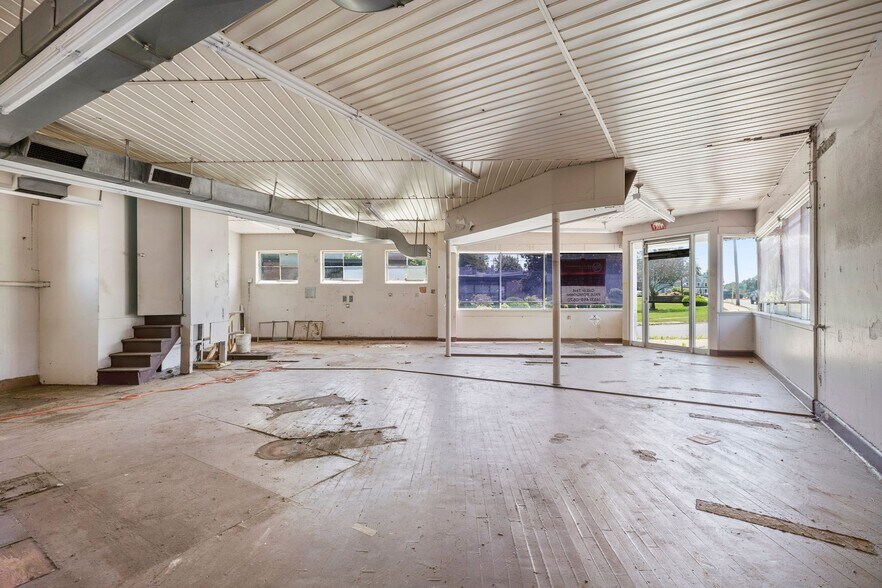 More Photos Of 55 White Ave, East Longmeadow Freestanding For Lease