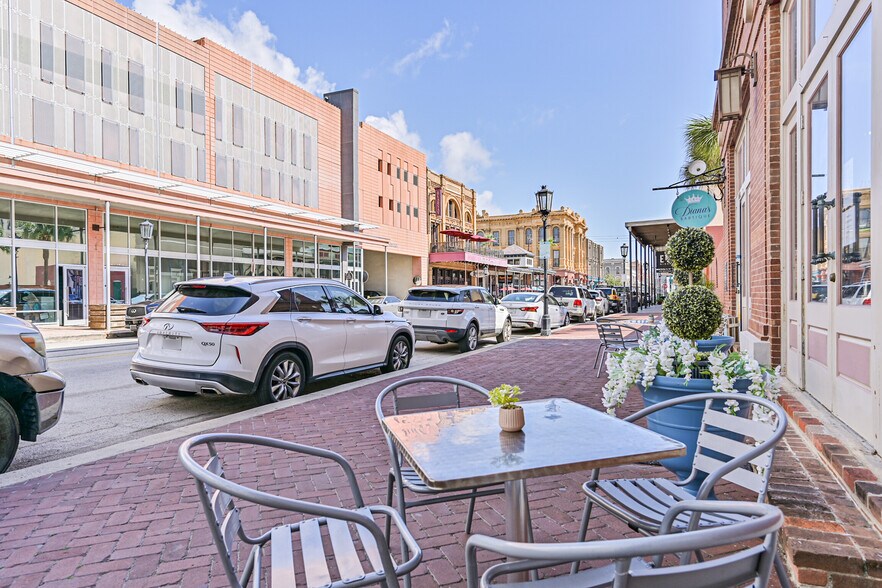 More Photos Of 2425 Strand St, Galveston Restaurant For Sale