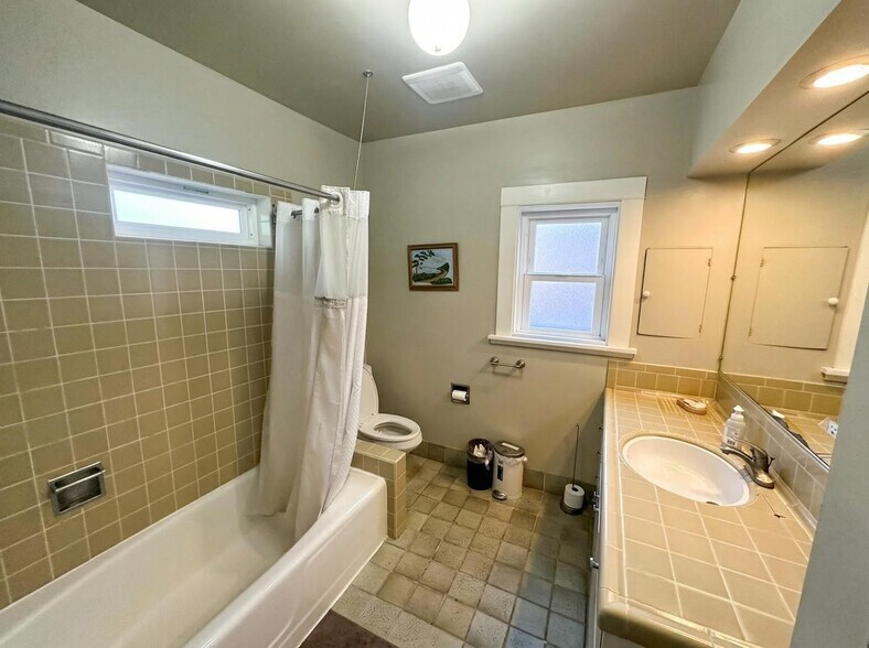 More Photos Of 2633 Regent St, Berkeley Dormitory For Sale