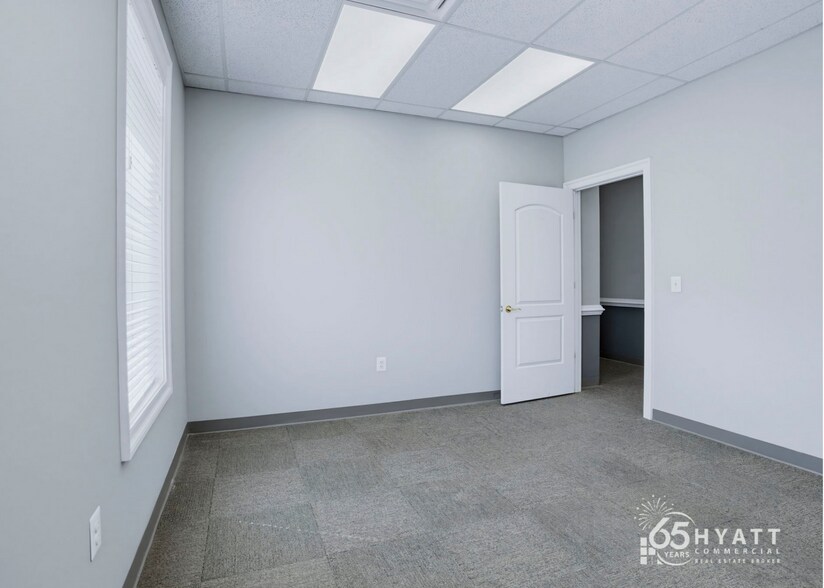 More Photos Of 23076 Three Notch Rd, California Office For Lease