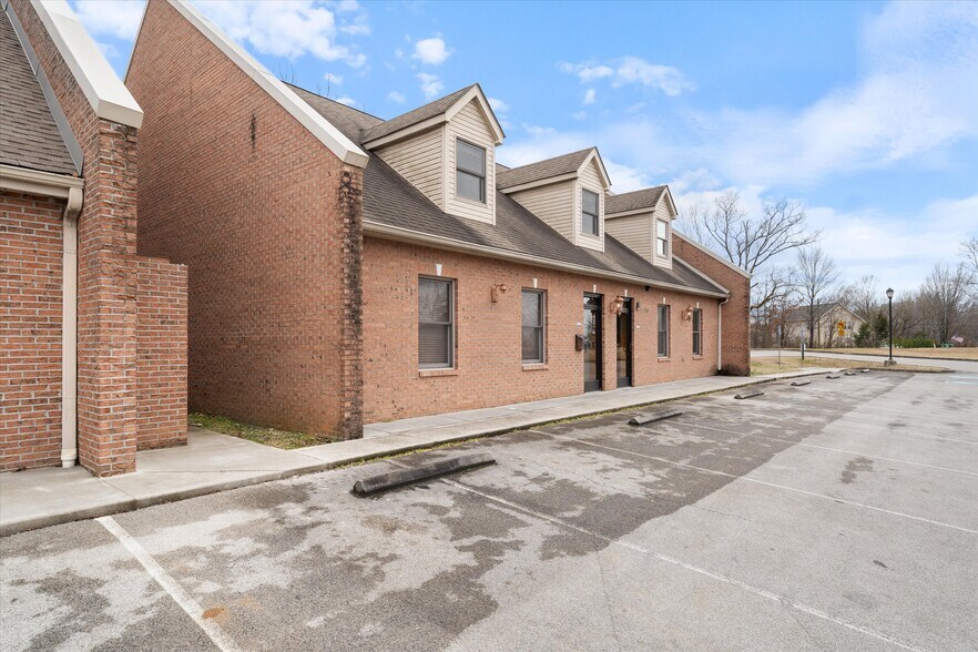 More Photos Of 114 Parliament Dr, Maryville Medical For Sale