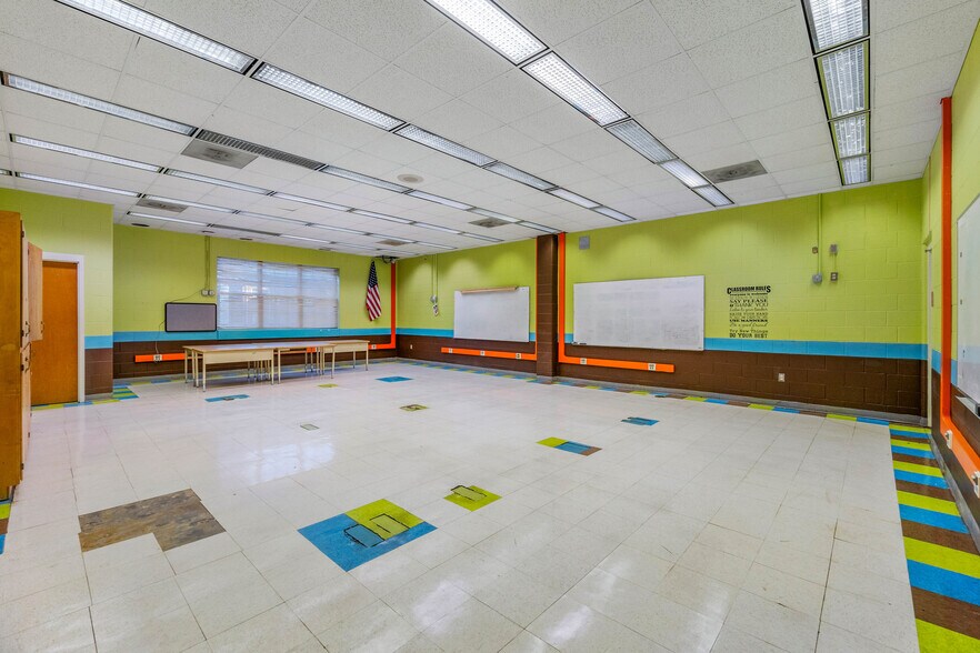 More Photos Of 5710 Wesconnett Blvd, Jacksonville Schools For Sale