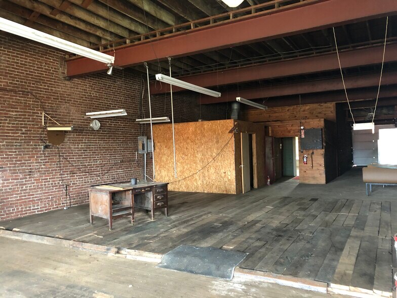 More Photos Of 6 1st Ave NW, Hickory General Retail For Lease