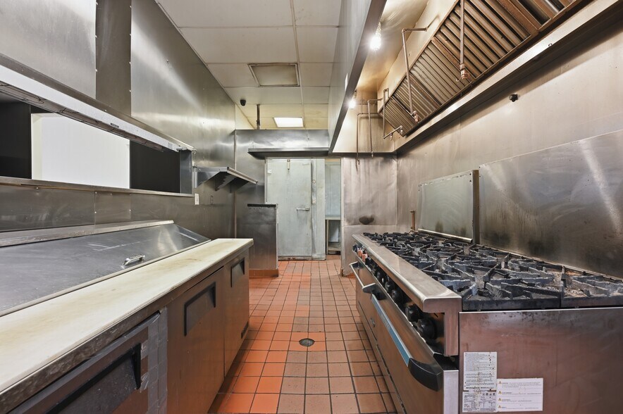 More Photos Of 727-737 Pearl St, La Jolla Medical For Lease