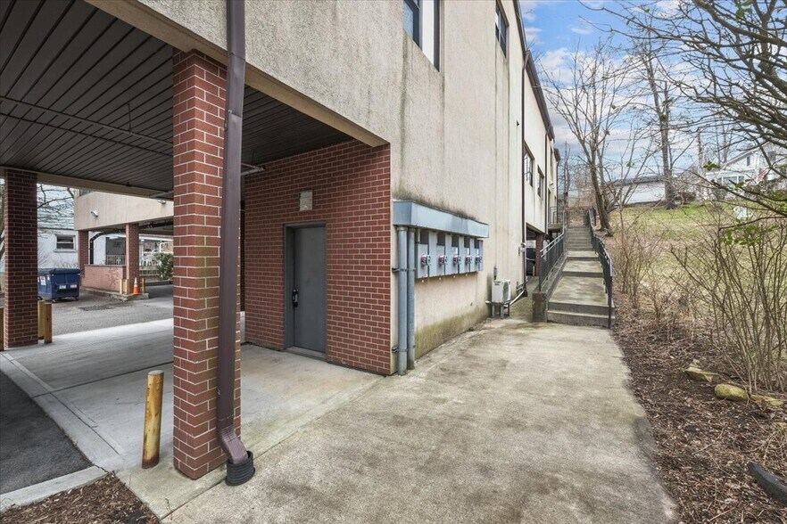 More Photos Of 8 Revolutionary Rd, Ossining Medical For Lease