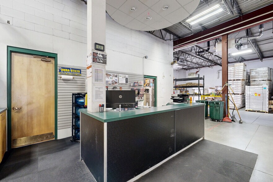 More Photos Of 36 Clark St, Des Moines Distribution For Sale