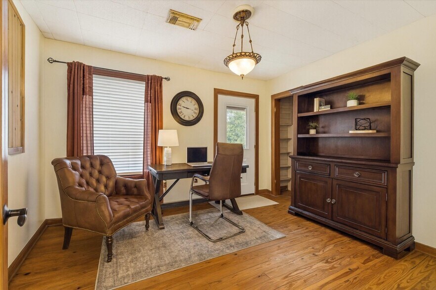 More Photos Of 510 E Main St, Humble Office For Sale