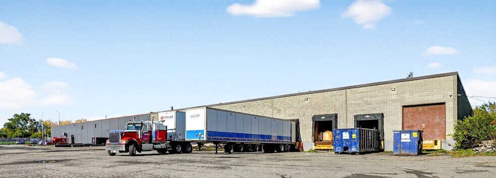 More Photos Of 3435 Boul Pitfield, Montréal Warehouse For Lease