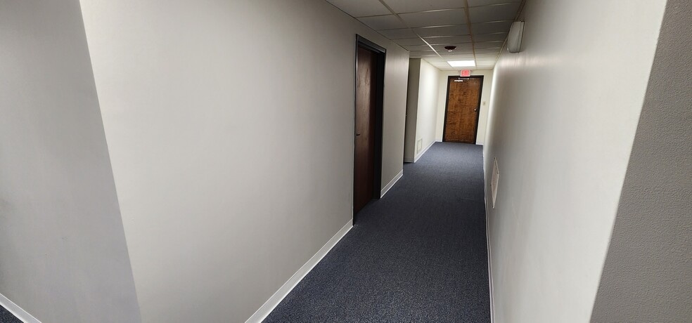 More Photos Of 2144 S Macarthur Blvd, Springfield Office For Lease