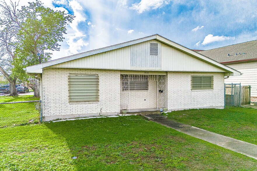 More Photos Of 2800 Lake Villa Dr, Metairie Flex For Sale