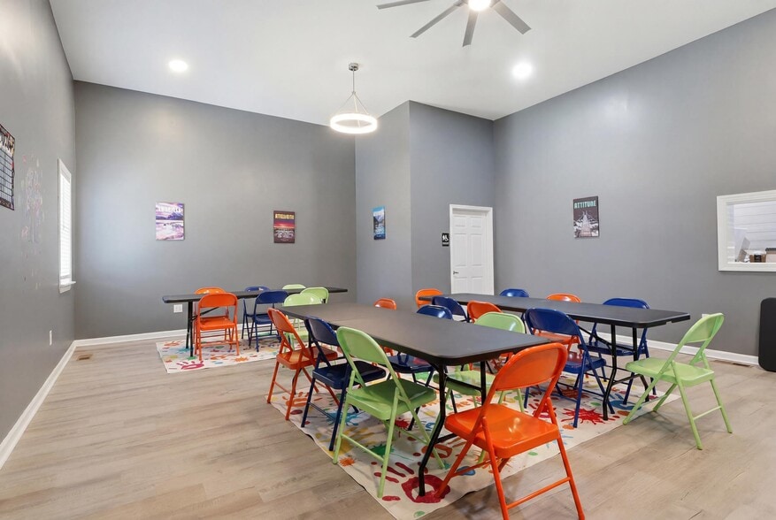 More Photos Of 805 E Prospect St, York General Retail For Sale