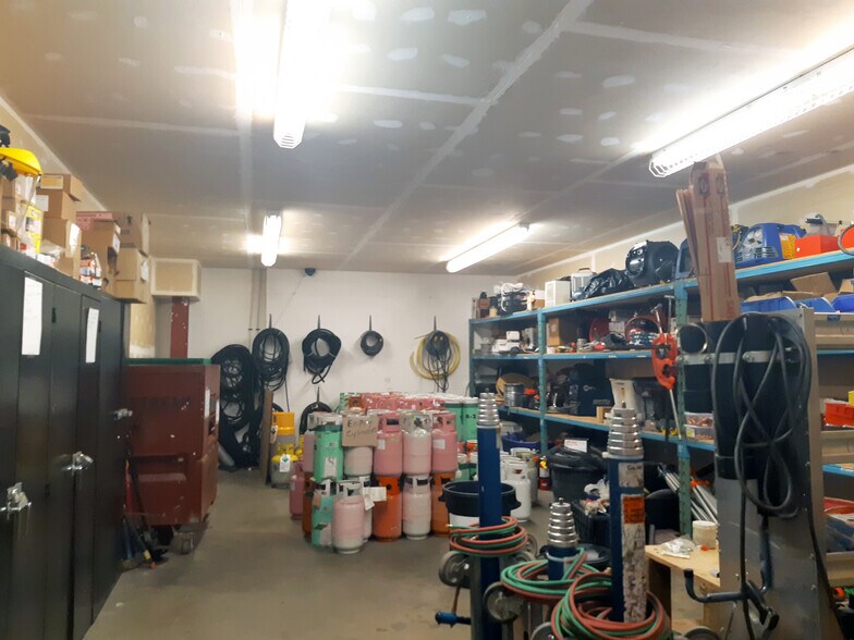 More Photos Of 7224 Curragh Av, Burnaby Warehouse For Sale