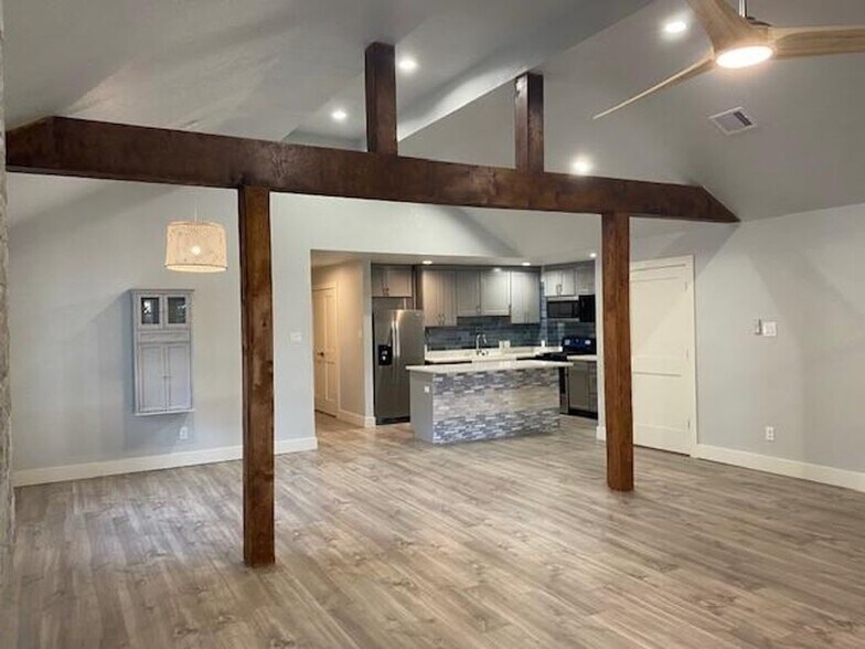 More Photos Of 6325 Riverview Way, Houston Apartments For Sale