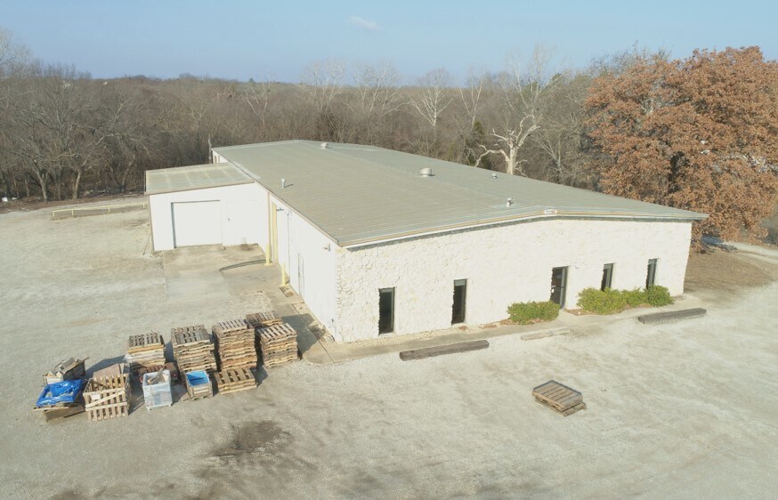 More Photos Of 621 Industrial dr, Ardmore Industrial For Lease