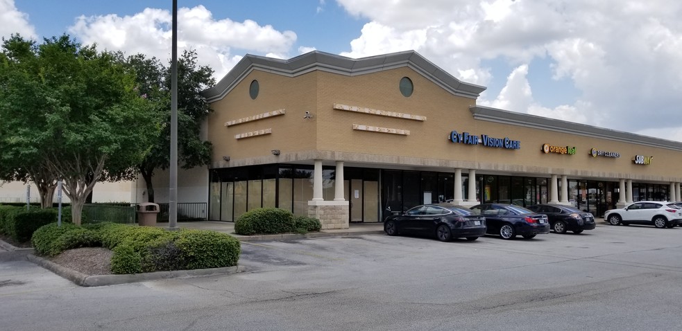More Photos Of 9105-9125 W Sam Houston Pky N, Houston Unknown For Lease