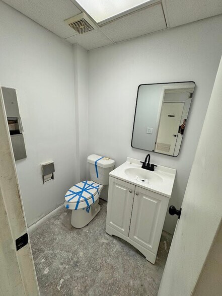 More Photos Of 22 N Telegraph Rd, Pontiac Medical For Sale