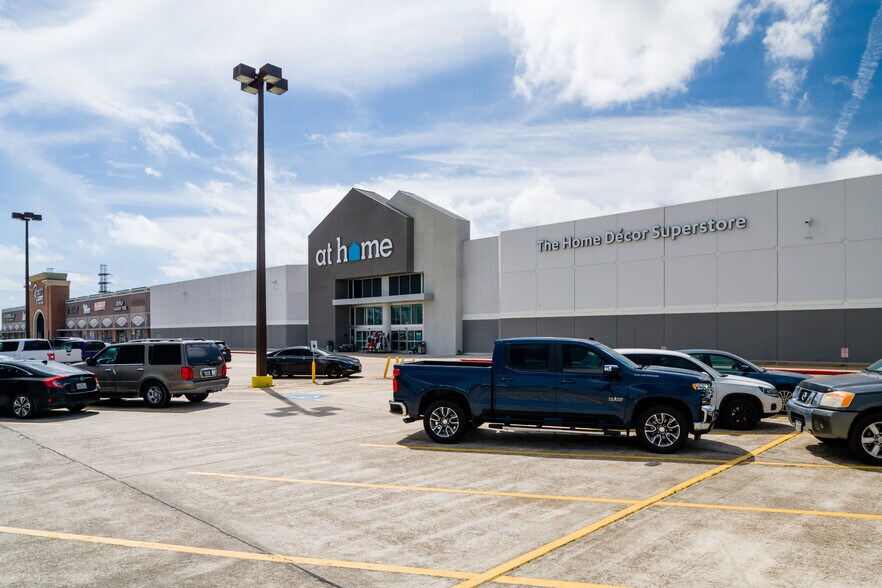 More Photos Of 20730-20814 Gulf Fwy, Webster Unknown For Lease