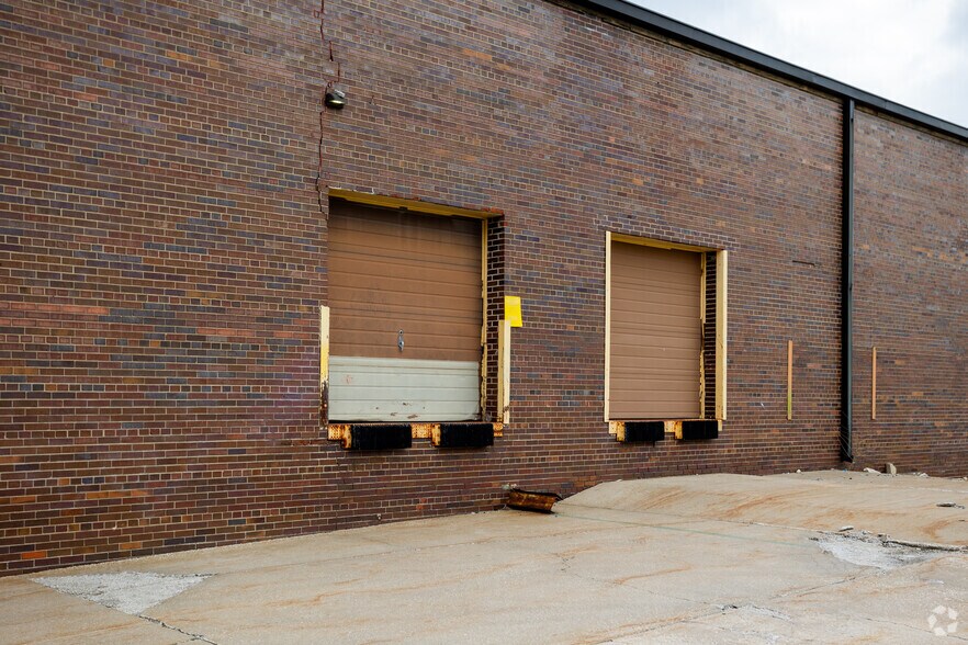 More Photos Of 1100 Cherry St, Des Moines Warehouse For Lease