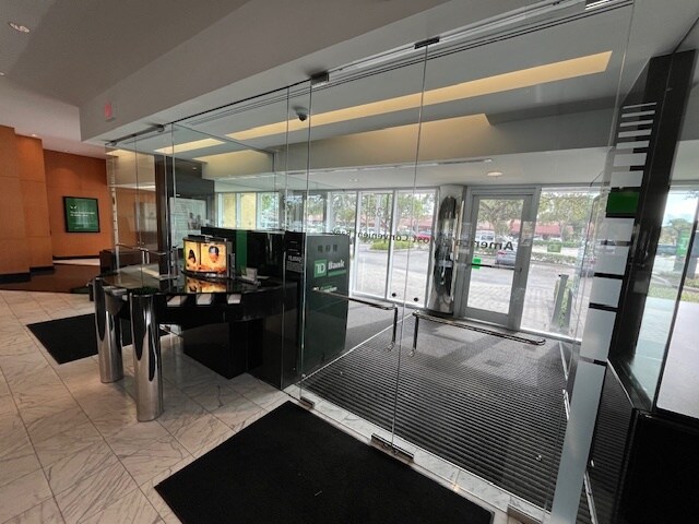 More Photos Of 3325 W Hillsboro Blvd, Deerfield Beach Bank For Lease