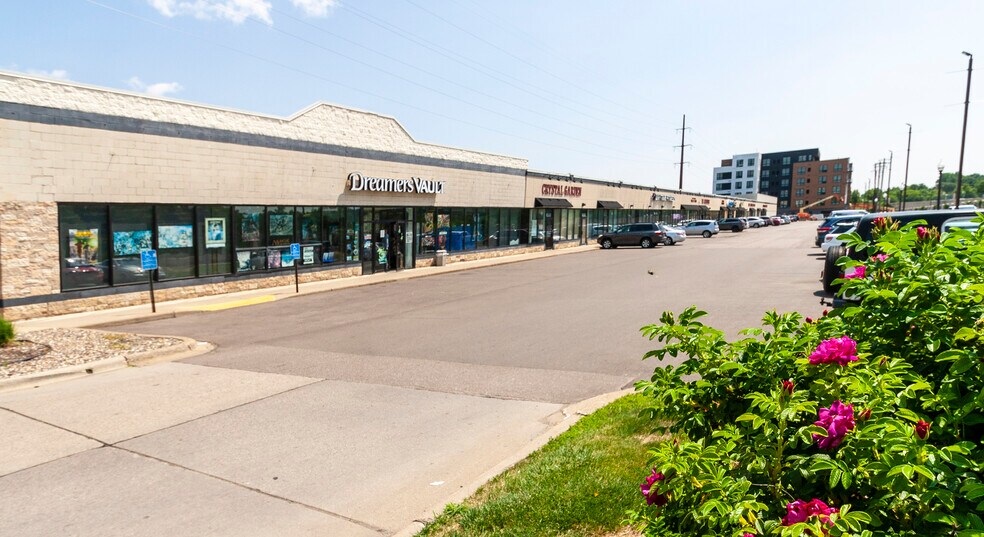 More Photos Of 4701-4751 Hiawatha Ave, Minneapolis Unknown For Lease