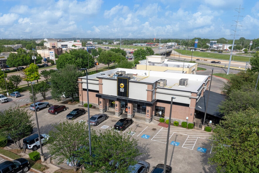 Primary Photo Of 430 E Pleasant Run Rd, Cedar Hill Restaurant For Sale