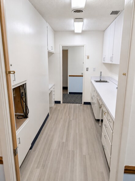 More Photos Of 910-914 E Gladstone St, Azusa Medical For Lease