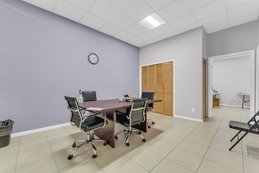 More Photos Of 501-513 Old Griffin Rd, Dania Warehouse For Sale