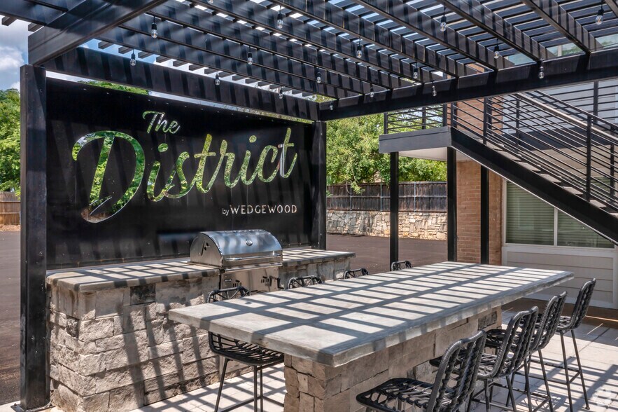 More Photos Of 425 N Rosemont Ave, Dallas Apartments For Sale