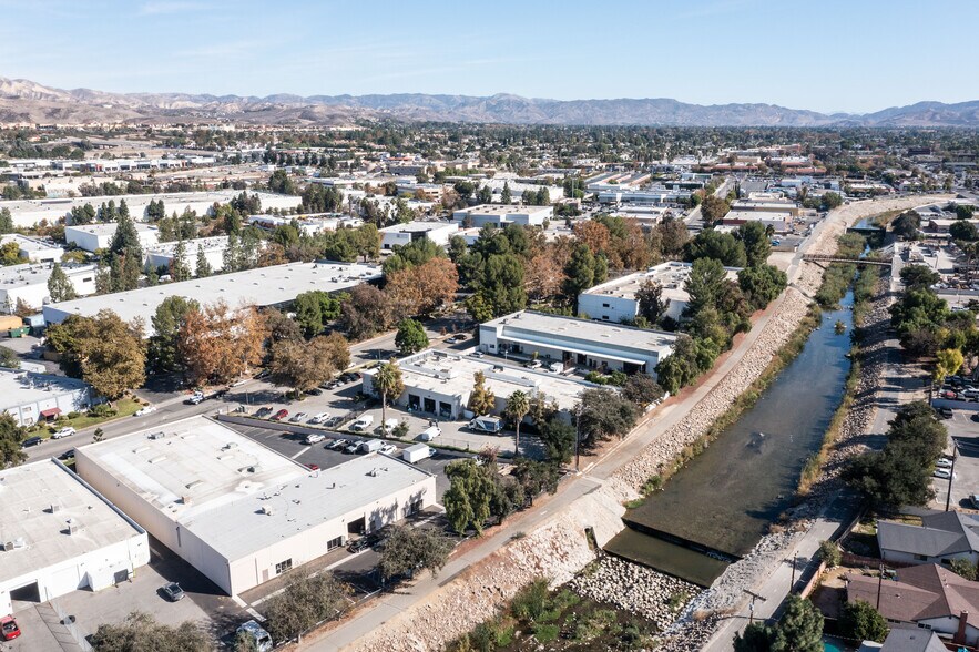 More Photos Of 520 E Easy St, Simi Valley Warehouse For Lease