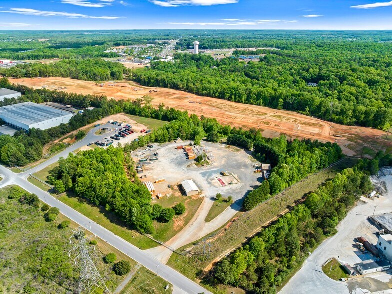 More Photos Of 9165 Northfield Dr, Fort Mill Industrial For Lease