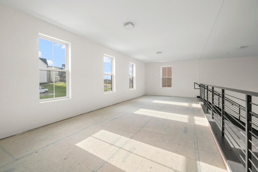 More Photos Of 4477 34th Ave, Cincinnati Self Storage For Sale