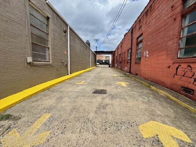 More Photos Of 1310 W Gate City Blvd, Greensboro Warehouse For Lease
