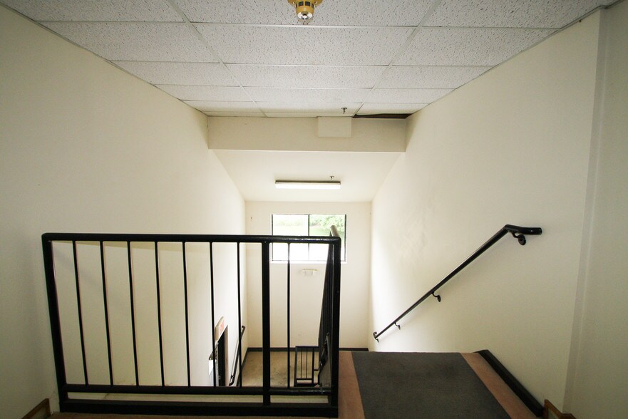 More Photos Of 205 Worcester Ct, Falmouth Loft Creative Space For Sale
