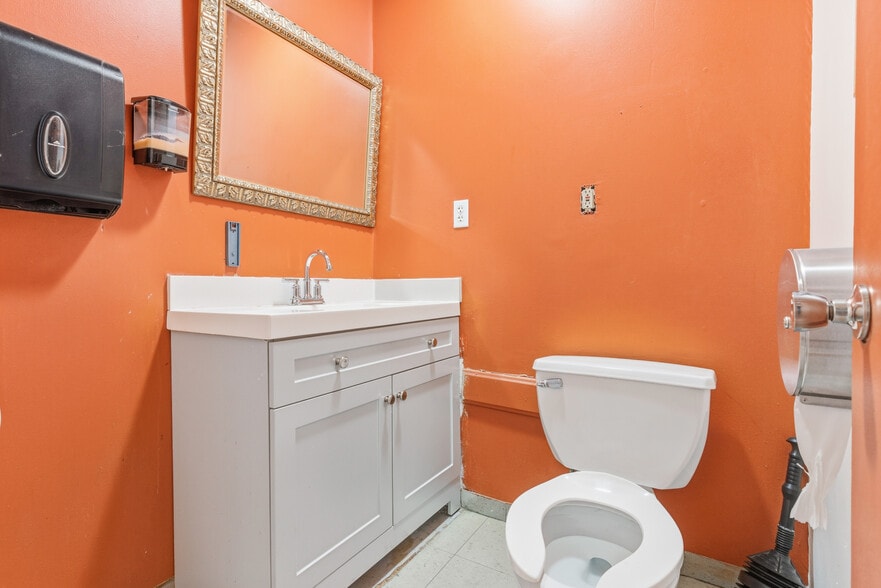 More Photos Of 128 Wilson Ave, Newark Office For Lease