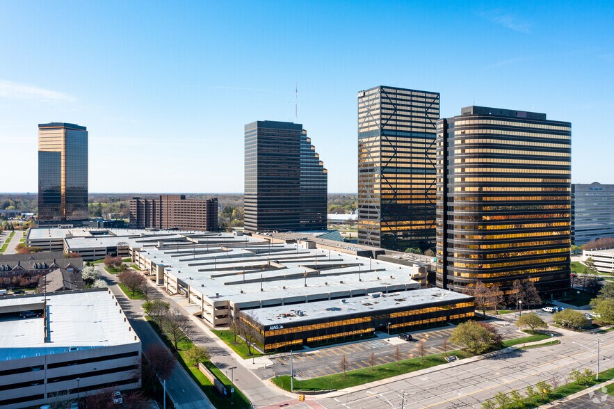 More Photos Of 1000 Town Center, Southfield Office For Lease