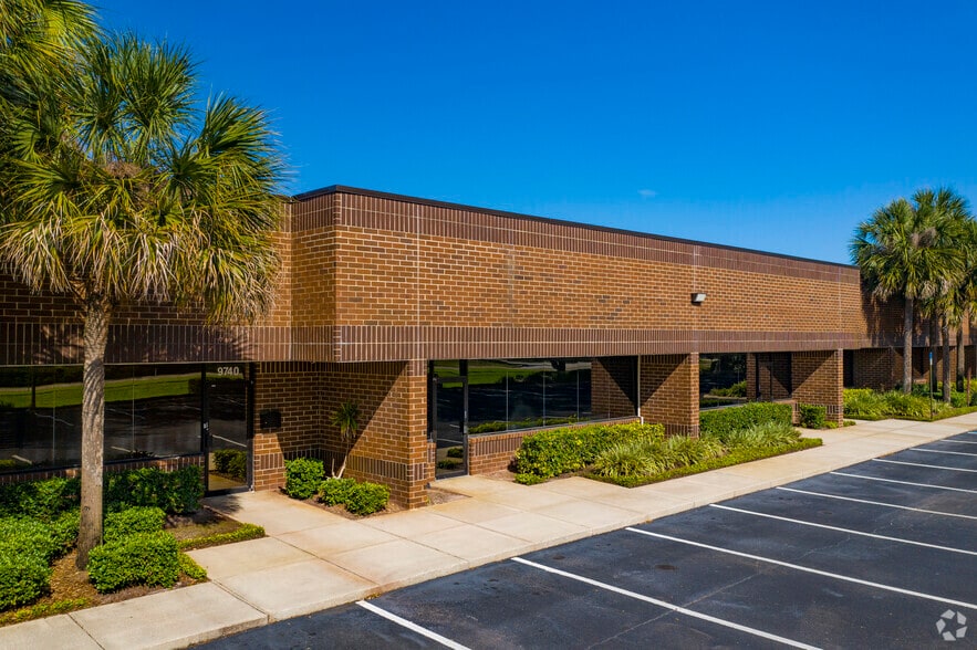 More Photos Of 9412-9424 International Ct N, Saint Petersburg Unknown For Lease